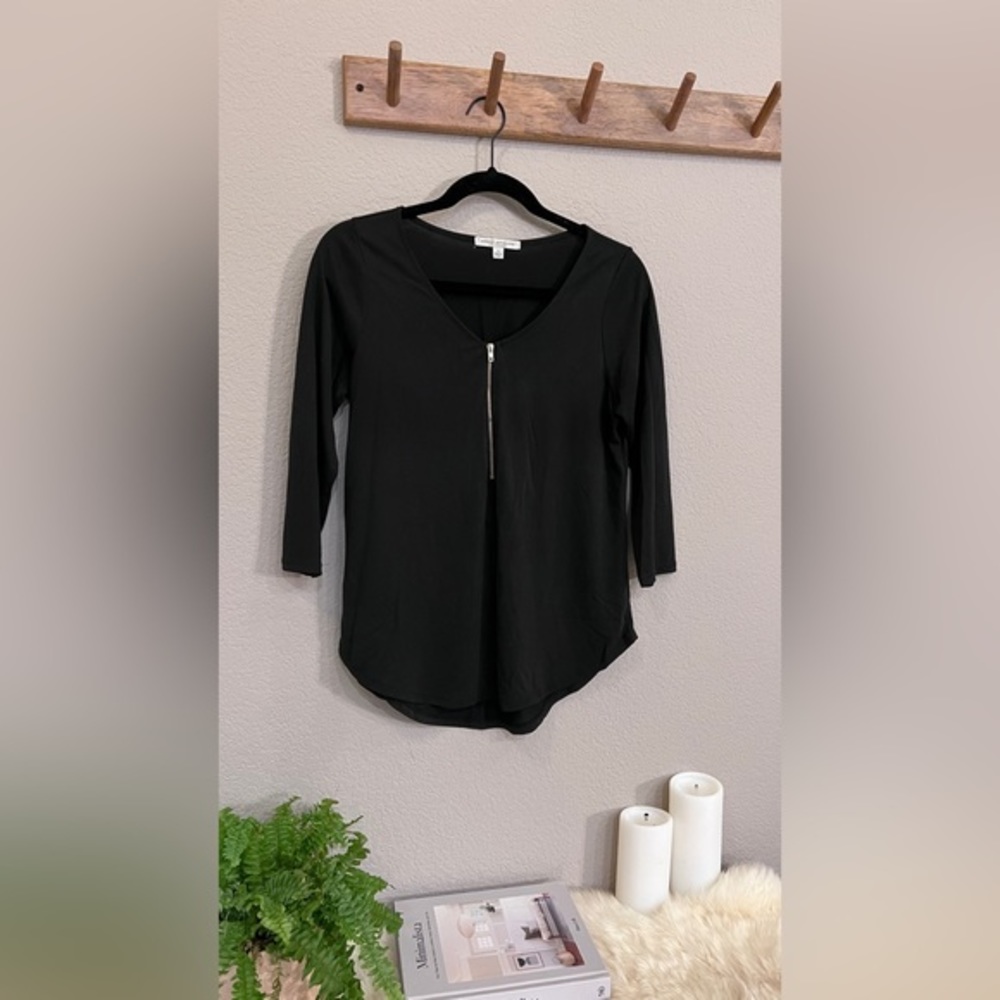 Green Envelope | Black Quarter-Zip Top